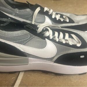 Nike Men's Black and Gray Sneakers